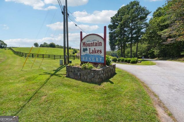 207 Canyon Pass, Cleveland, GA 30528