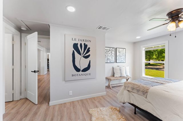 2543 Castlewood Dr, Sacramento, CA 95821