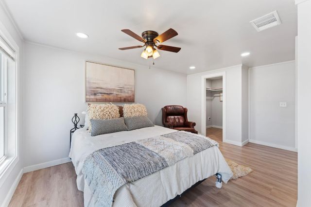 2543 Castlewood Dr, Sacramento, CA 95821