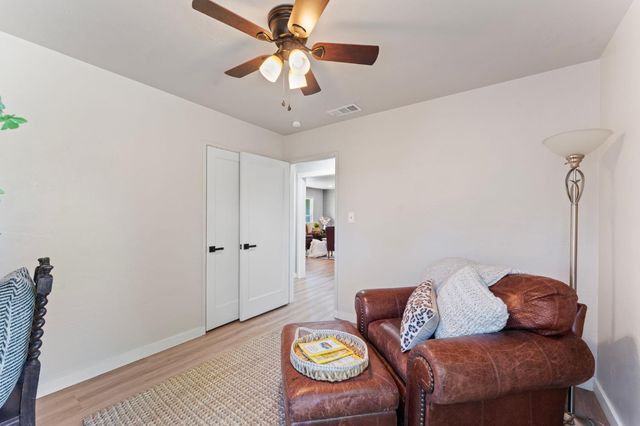 2543 Castlewood Dr, Sacramento, CA 95821