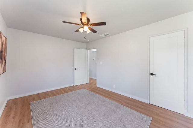 2543 Castlewood Dr, Sacramento, CA 95821