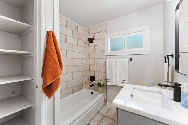 2543 Castlewood Dr, Sacramento, CA 95821