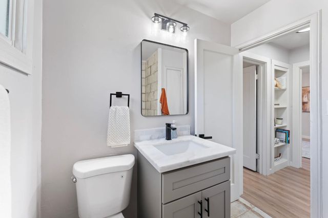 2543 Castlewood Dr, Sacramento, CA 95821