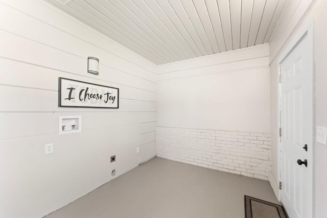 2543 Castlewood Dr, Sacramento, CA 95821