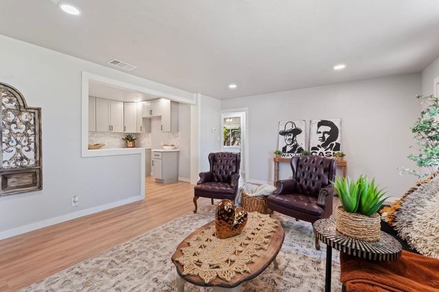 2543 Castlewood Dr, Sacramento, CA 95821