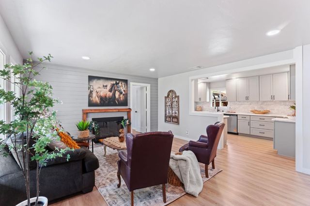 2543 Castlewood Dr, Sacramento, CA 95821