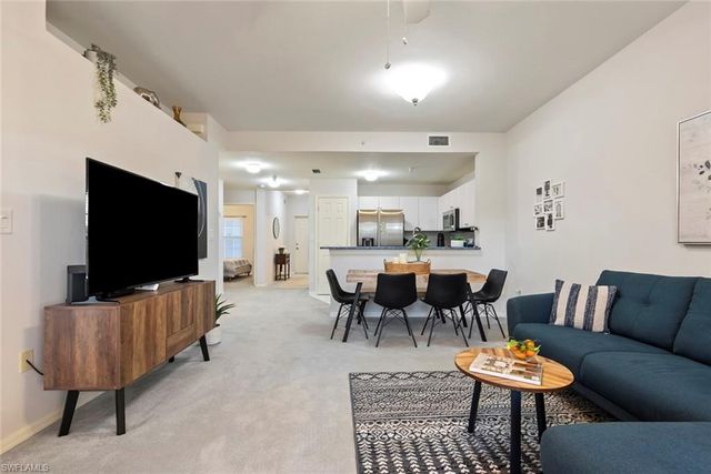 4450 Botanical Place CIR 303, Naples, FL 34112