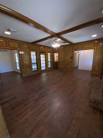 131 Honey Tree Lane, Desoto, TX 75115