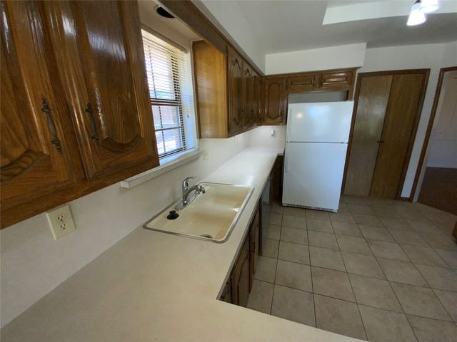 131 Honey Tree Lane, Desoto, TX 75115