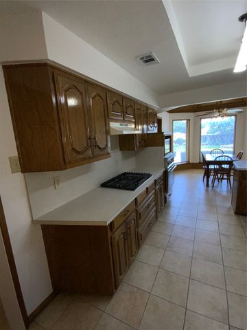 131 Honey Tree Lane, Desoto, TX 75115
