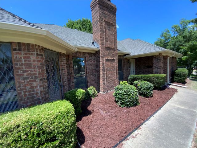 131 Honey Tree Lane, Desoto, TX 75115