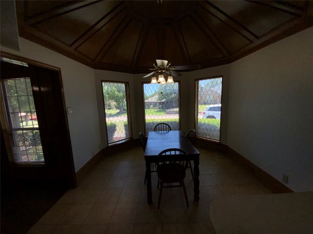 131 Honey Tree Lane, Desoto, TX 75115