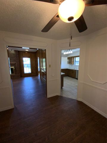 131 Honey Tree Lane, Desoto, TX 75115