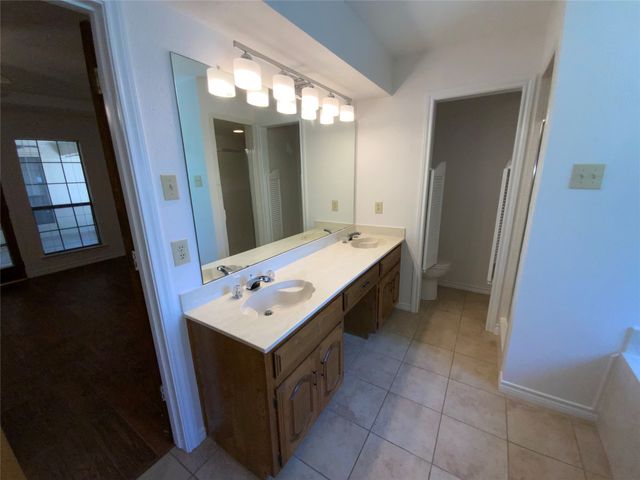 131 Honey Tree Lane, Desoto, TX 75115