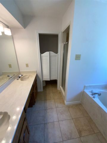 131 Honey Tree Lane, Desoto, TX 75115