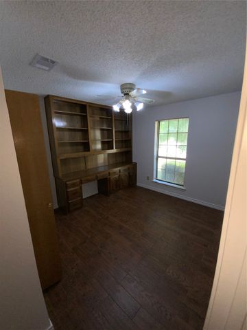 131 Honey Tree Lane, Desoto, TX 75115