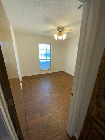 131 Honey Tree Lane, Desoto, TX 75115
