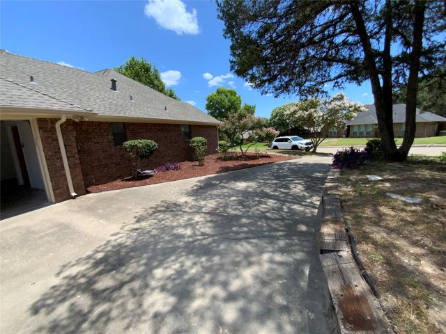 131 Honey Tree Lane, Desoto, TX 75115