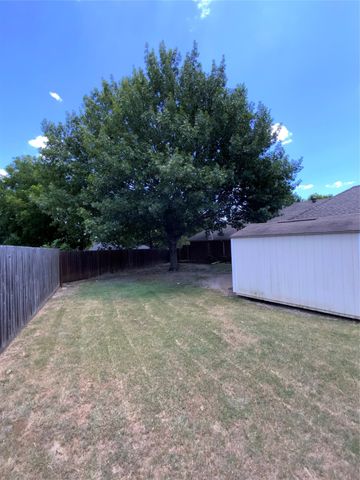 131 Honey Tree Lane, Desoto, TX 75115