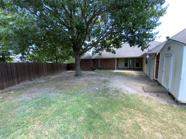131 Honey Tree Lane, Desoto, TX 75115
