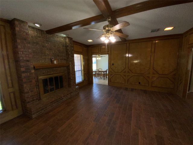 131 Honey Tree Lane, Desoto, TX 75115