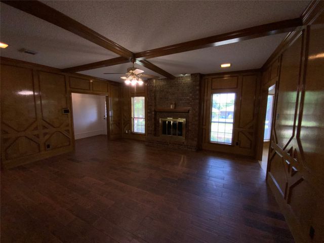 131 Honey Tree Lane, Desoto, TX 75115