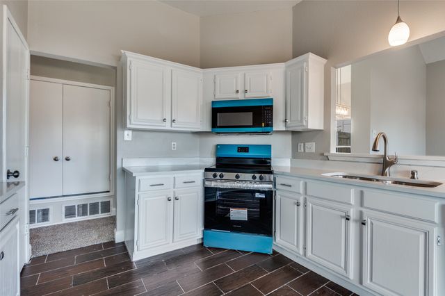 670 Honeysuckle Lane, Cedar Hill, TX 75104