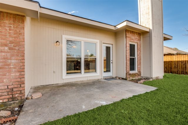 670 Honeysuckle Lane, Cedar Hill, TX 75104