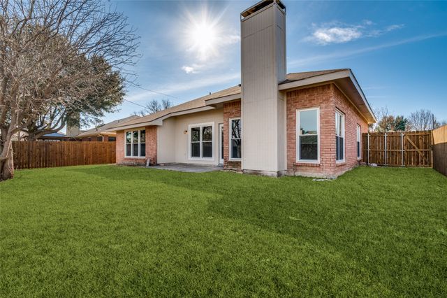 670 Honeysuckle Lane, Cedar Hill, TX 75104