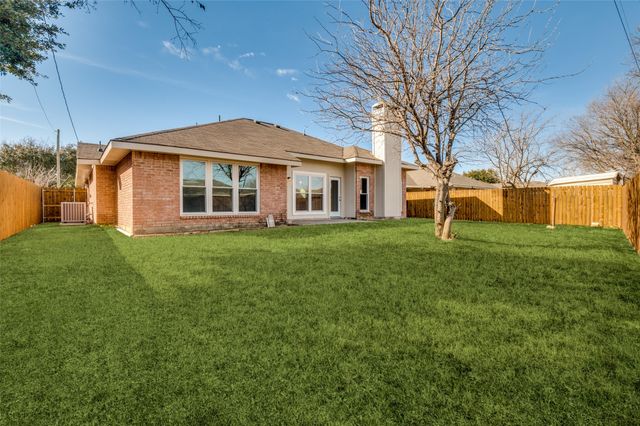 670 Honeysuckle Lane, Cedar Hill, TX 75104