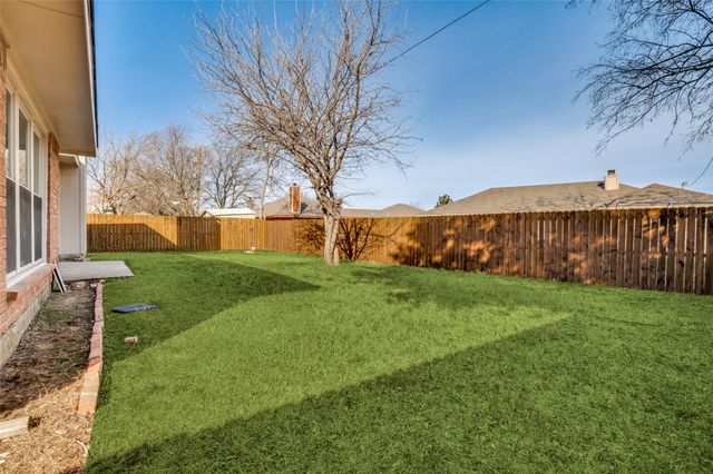 670 Honeysuckle Lane, Cedar Hill, TX 75104