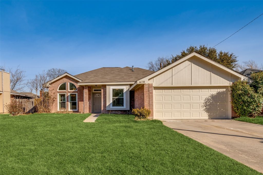 670 Honeysuckle Lane, Cedar Hill, TX 75104