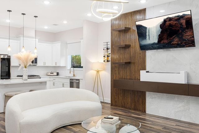 907 Pollard Street B, Houston, TX 77020