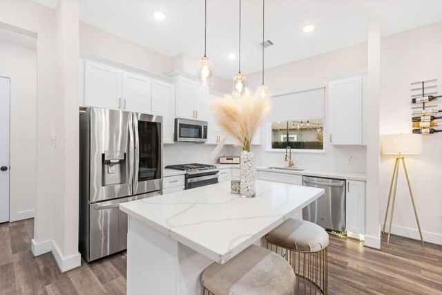 907 Pollard Street B, Houston, TX 77020