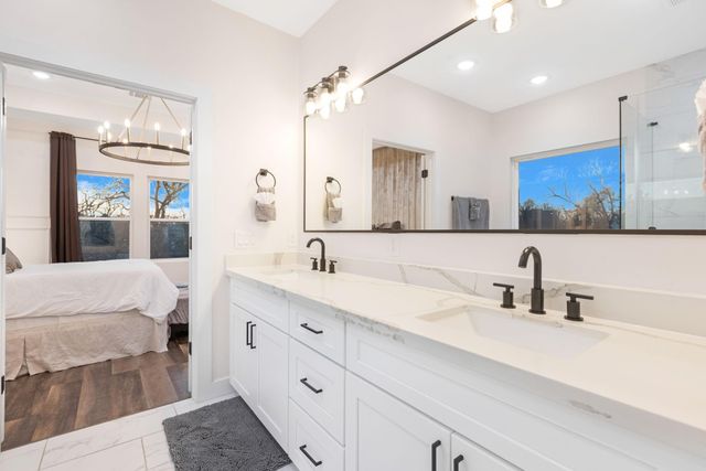 907 Pollard Street B, Houston, TX 77020