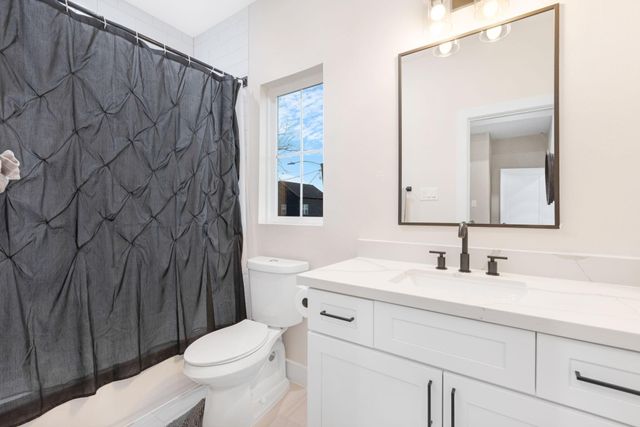 907 Pollard Street B, Houston, TX 77020