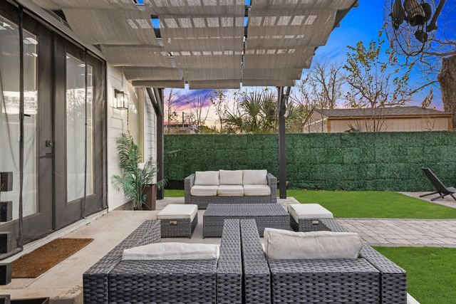 907 Pollard Street B, Houston, TX 77020