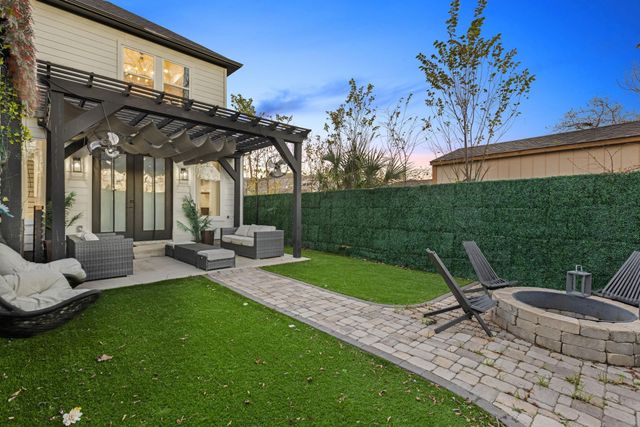 907 Pollard Street B, Houston, TX 77020