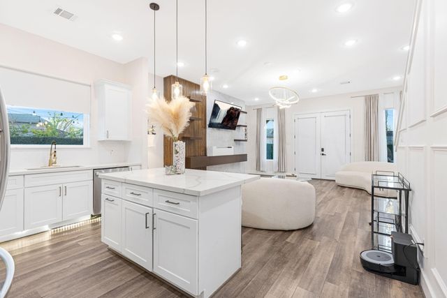 907 Pollard Street B, Houston, TX 77020