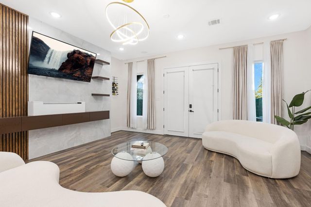 907 Pollard Street B, Houston, TX 77020