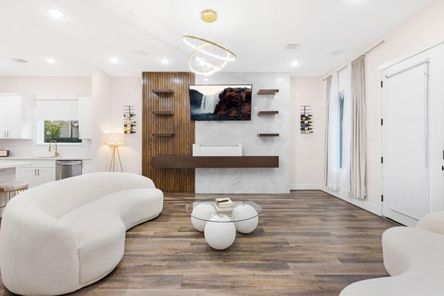 907 Pollard Street B, Houston, TX 77020