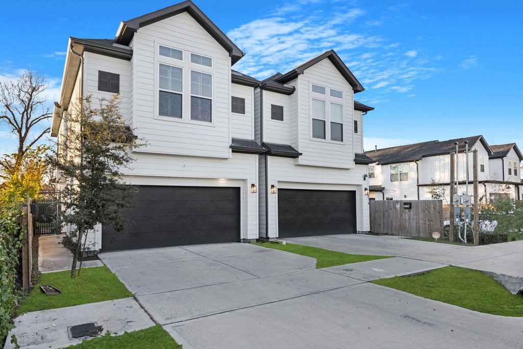 907 Pollard Street B, Houston, TX 77020