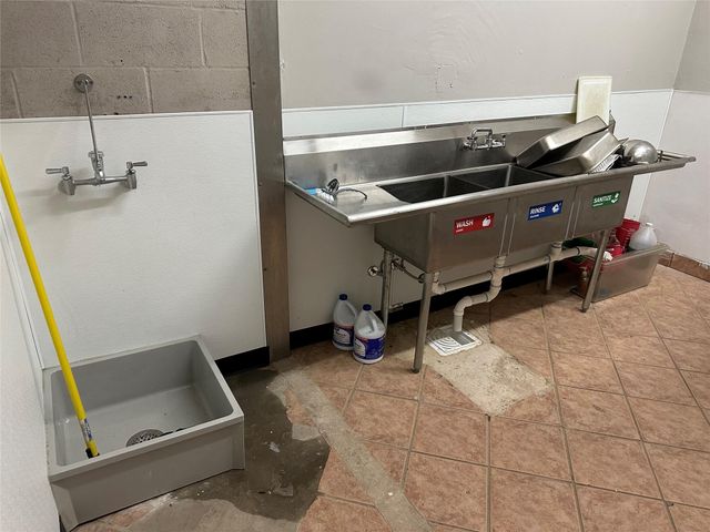 7820 Fulton Street, Houston, TX 77022