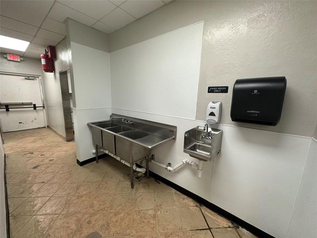 7820 Fulton Street, Houston, TX 77022