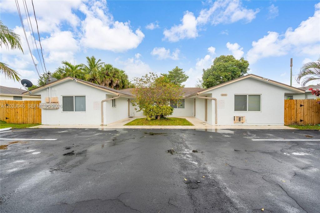 645 NW 15th Ave 1-4, Fort Lauderdale, FL 33311