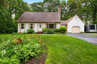 10 Little Acorn Lane, Forestdale, MA 02644