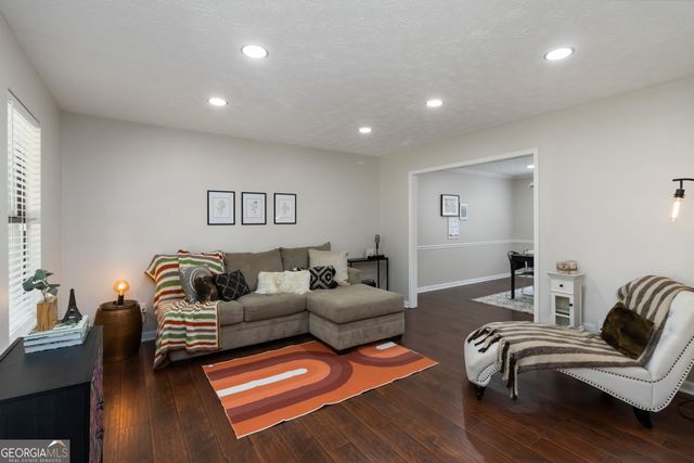 145 Huntcliff Court, Fayetteville, GA 30214