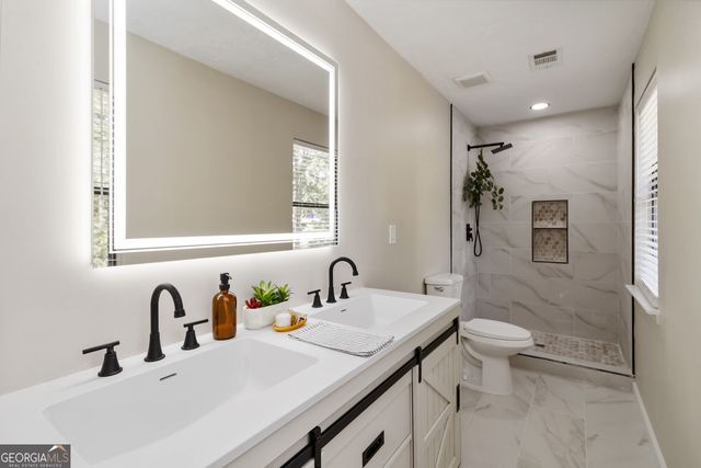 145 Huntcliff Court, Fayetteville, GA 30214