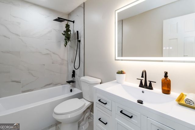 145 Huntcliff Court, Fayetteville, GA 30214