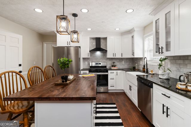 145 Huntcliff Court, Fayetteville, GA 30214